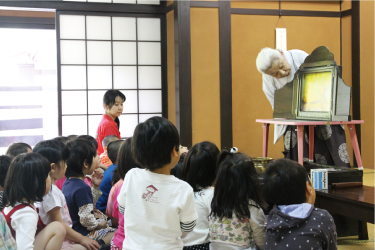 信樂香仁管長の紙芝居を使った子供達への法話